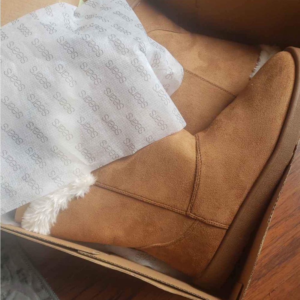 Size 8Brand new in the box Ugg like Sears brand women’s boots